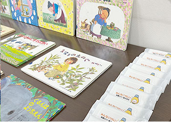 相模原保育フェスで記念品配布