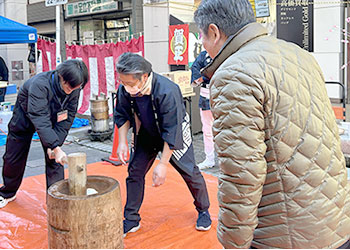 お祝い餅つき！
